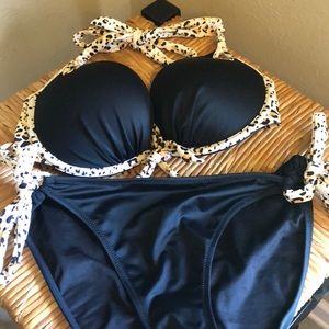 Victoria’s Secret bombshell bikini
